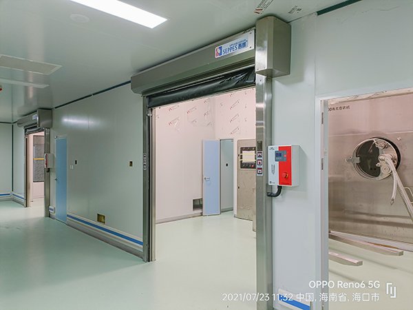Cleanroom high speed doors