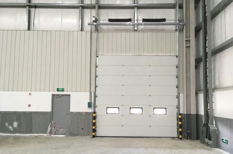 automatic industrial lifting door