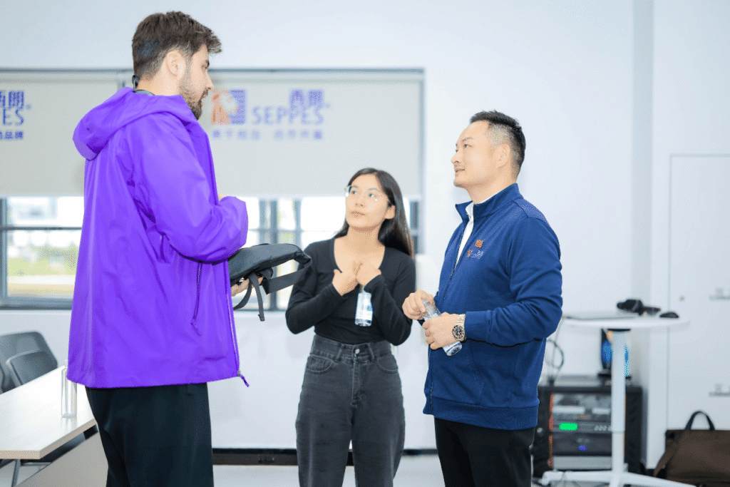 SEPPES Chairman in discussion with international visitors