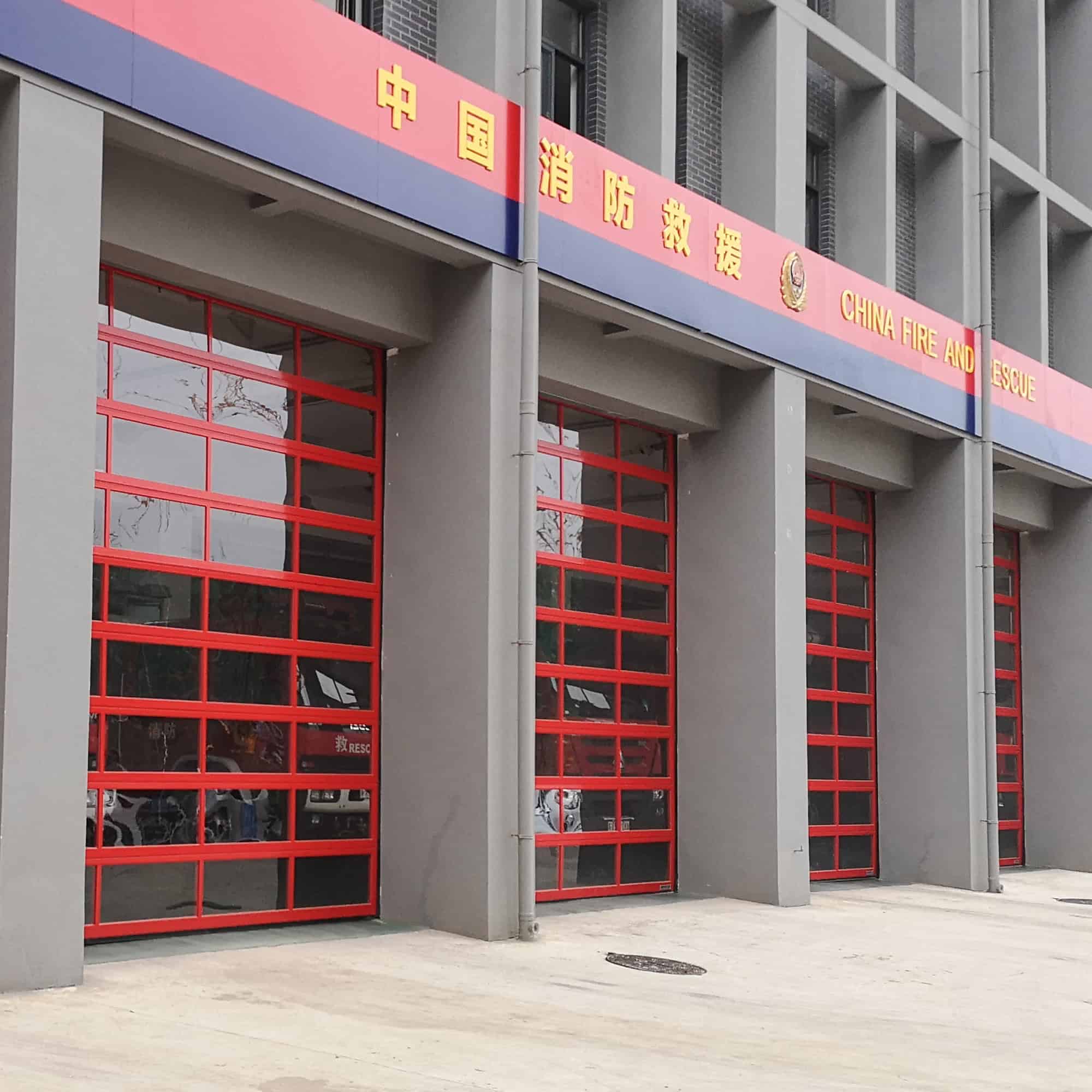 Porta Seccional de Alumínio com Visão Total